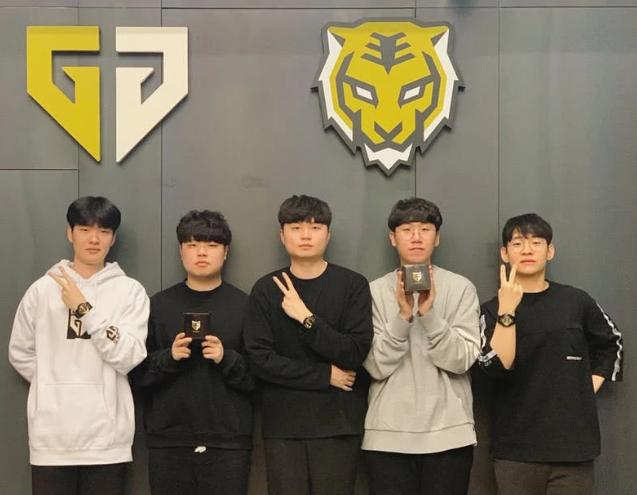 类商店都迎 类商店都迎