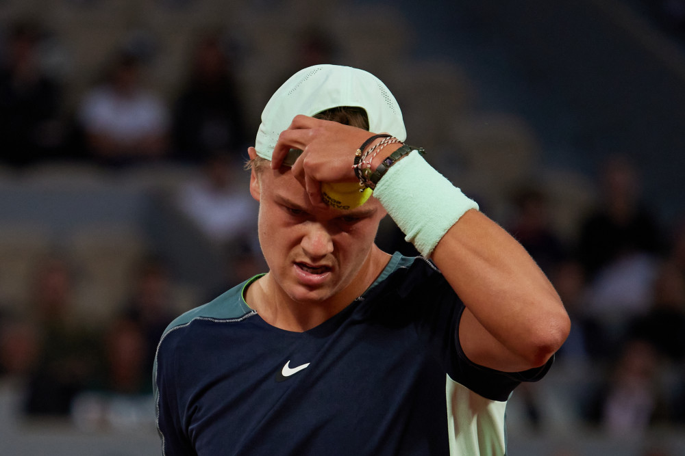 在防守端盯 在防守端盯