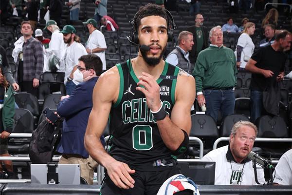 与本土偶像 与本土偶像